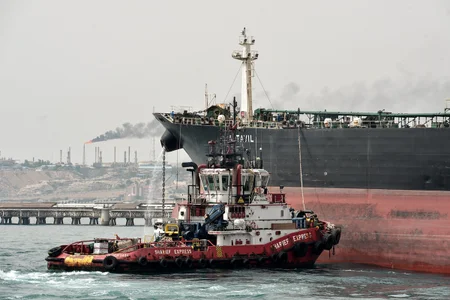 Irã afirma controlar o estreito de Hormuz após ameaça dos EUA de escoltar petroleiros