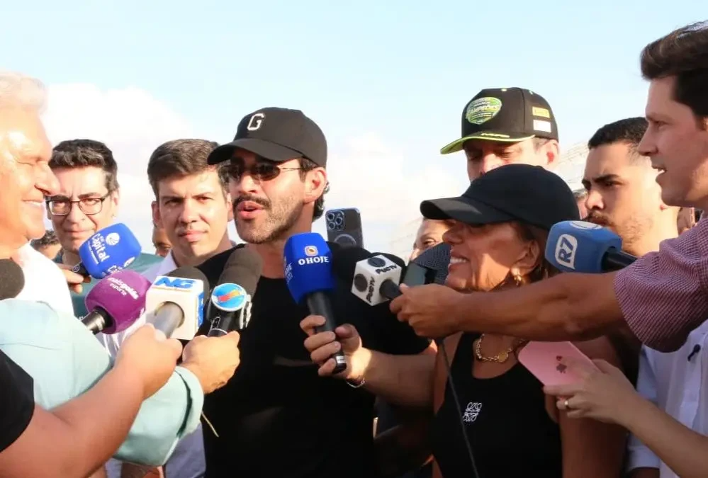 Gusttavo Lima acompanha vistoria do autódromo e comenta possível investimento no Vila Nova