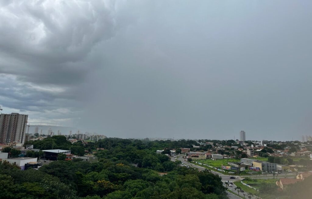 Inmet emite alerta laranja para tempestades em Goiás e mais sete estados