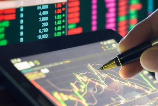 Mercados globais acompanham decisões econômicas e investidores mantêm cautela