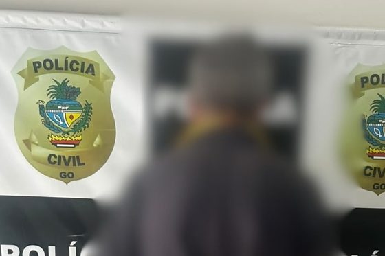 Pedreiro é preso suspeito de filmar moradora em Jaraguá