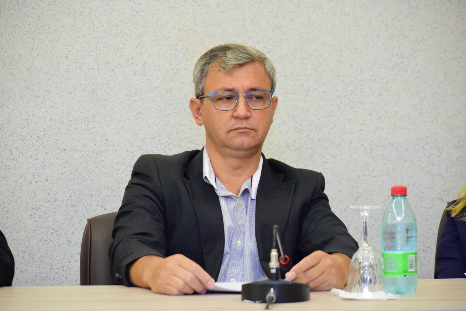 Vereador propõe tachões ao lado de quebra-molas para impedir desvio em Indiara
